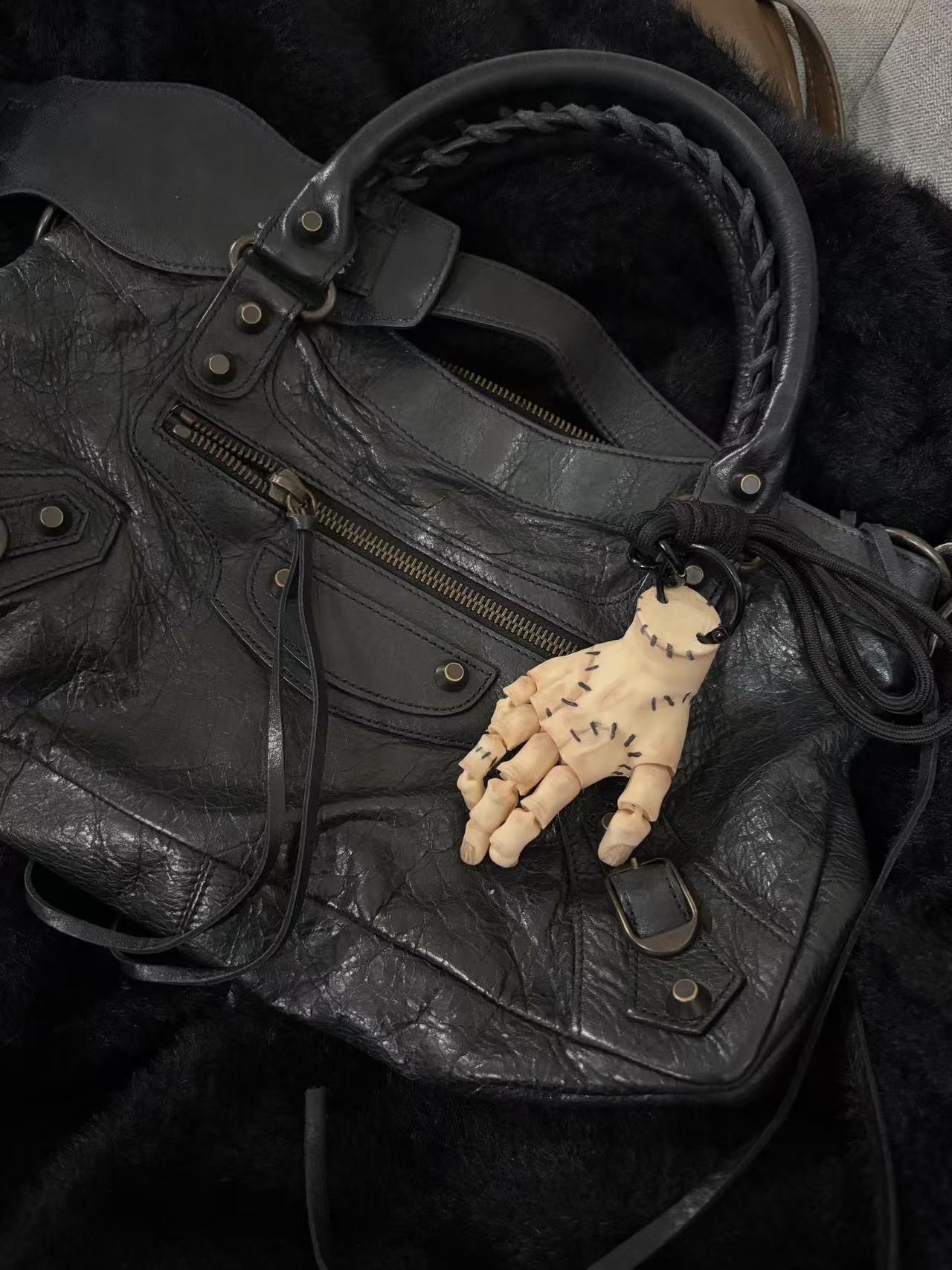 Wednesday Inspiration Broken-Hand (Small Item) Keychain