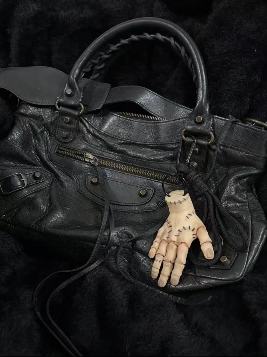 Wednesday Inspiration Broken-Hand (Small Item) Keychain